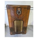 Vintage Philco Model 37-116 Console Radio