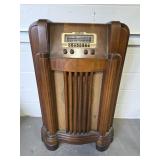 Vintage Philco Model 40-190 Console Radio