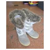 Women's Winter Boots Size 8