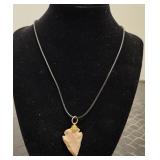 Arrowhead pendant necklace