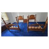 Vntg Twin Beds & Nightstand