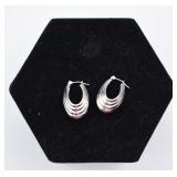 1.7g 14k White Gold Scalloped Hollow Hoop Earrings