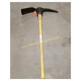 Fiberglass Handle Pickaxe - 35"