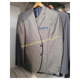 Menï¿½s Suit - Billy London 42S Gray Suit,