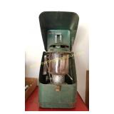 Vintage Coleman Lantern Model 220F w Metal Carry