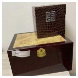 Ladiesï¿½ Travel Case and Storage Box with Belts