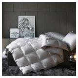 NEW $220 White Goose Down Comforter Queen NEW $220 White Goose Down Comforter Queen