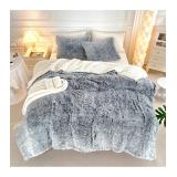 $95(K)Comforter+2 Pillow Cases