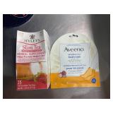 Foot Mask and Tea Bundle