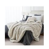 NEW $140 (60x80') White Faux Fur Blanket