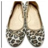NEW Girls Leopard Print Flats (3)