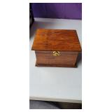 #1382 small vintage box