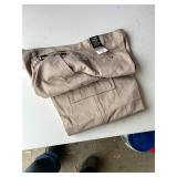 #1454 2 pair menï¿½s cargo pants 40/32