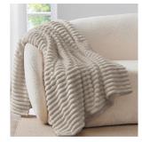 $30 (50ï¿½x60ï¿½) BEDELITE Fuzzy Throw Blanket