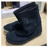 USED (8) Navy Blue Primark Fake Uggs - Black