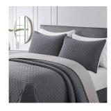 $130 COMFLIVE Reversible King Quilt Set