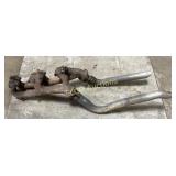 Set of 2 SBC Exhuast Manifolds w/ Pipes