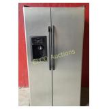 GE Side-by-Side SS Refrigerator w/ Ice Maker,