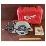 Milwaukee Circular Saw Tilt-Lok w/ Case, Does Work