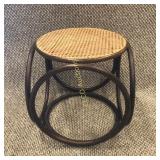 End table w/wicker table top