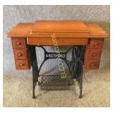 Singer Treadle sewing machine & table