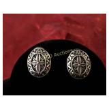 Set of oval detailed post earrings,