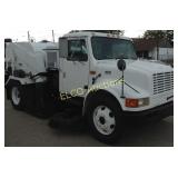 1995 International 4600 Lo Pro Street Sweeper