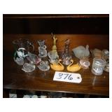 Assorted small swan planters and figurines