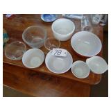 Assorted Pyrex mixing bowls