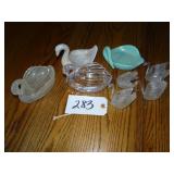 Assorted plastic swan soap dishes, one is ceramic