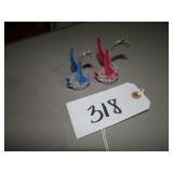 Two mini stretch art glass swans