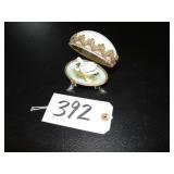 Pedestal real goose egg dï¿½cor w/ swans inside