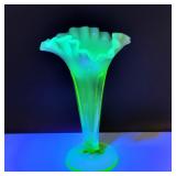 Vtg Northwood Lorna Uranium Opalescent Bud Vase