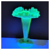 Vtg Northwood Lorna Uranium Opalescent Bud Vase