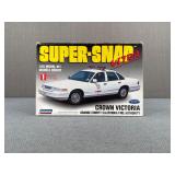 VTG 1998 Super Snap Crown Victoria Model Kit