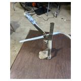 Metal bottle capper