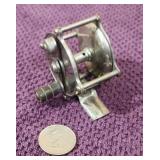 Vtg Hendryx 60yd Raised Pillar Reel