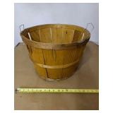 WOODEN BUSHEL BASKET 12' TALL 18 'WIDE WOODEN BUSHEL BASKET 12' TALL 18 'WIDE