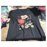 (L) PUCKOLITY Vintage Flowers V-Neck Shirt