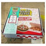 Miniverse Mini Food Pizza Party Playset