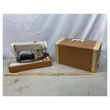 Vtg Singer 293B sewing machine untested in case