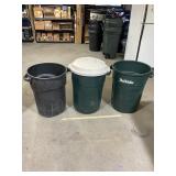3 - 32g Trash Cans, 1 w/ a Lid