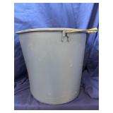 Rubbermaid 11 quart Plastic Bucket