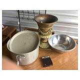 Lage Stock Pot w/Lid, Vase and Bowl