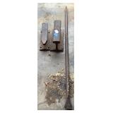 2 Anvils and Pry Bar
