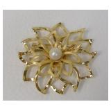Gold Tone Layered Flower Faux Pearl Brooch