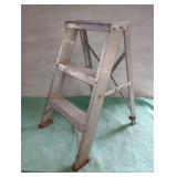 Aluminum step ladder