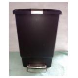 Simple human slim step trash can