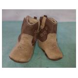 Youth velcro boots