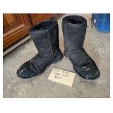 Women's 9 Uggs Black Boots